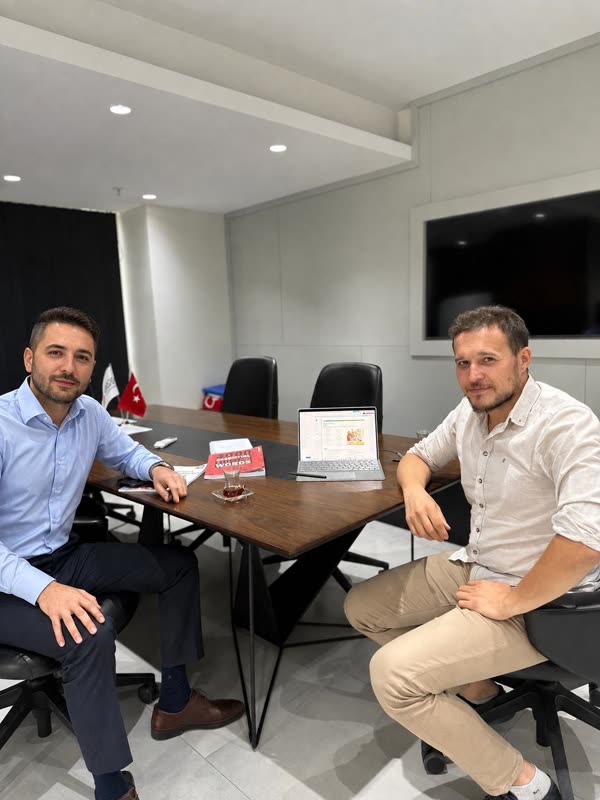 NTJ kurumsal İngilizce dersi — öğrenci ile birebir çalışma
